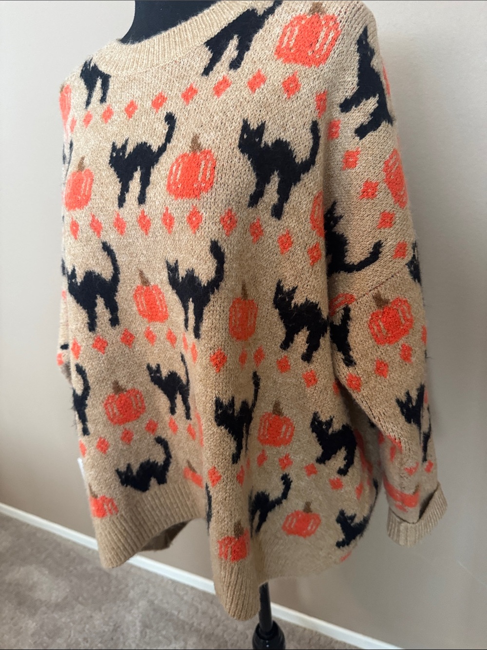 Vince Camuto Beige Crewneck Sweater with Black Cats & Orange Pumpkins - Picture 3 of 9